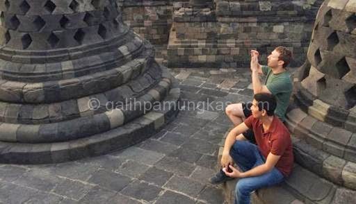 Mark zuckerberg di Indonesia dan langsung ke Borobudur